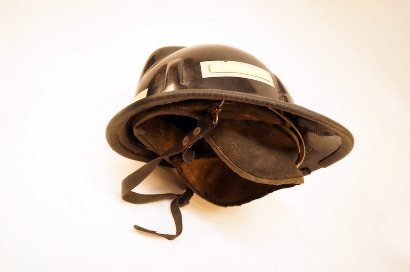 casco bombero negro.fibra 19x27x32 1u
